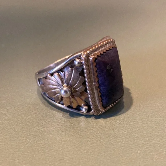 Vintage Sterling Silver Ring with Purple Stone - Picture 3 of 4